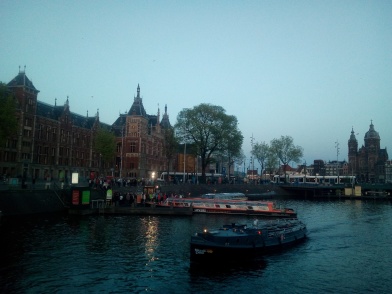 Pic.1_Amsterdam, channelling tourists